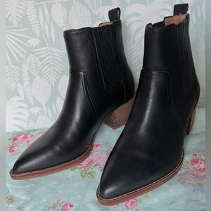Madewell The Western Leather Ankle Boot in black color Size 6 NWOB